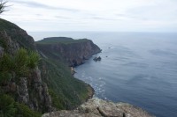 Steilküste auf dem Weg zu Cape Raoul