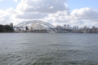 Die Oper mit der Sydney Harbour Bridge im Hintergrund