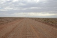 Gravelroad zu den Breakaways...wenn man mit 60 - 80 km/h über das Wellblech brettert, dann geht's gut mit dem Fahren.