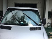 sich über eine saubere Scheibe freuen