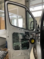 Fahrertür ohne Verkleidung und Dampfsperre
