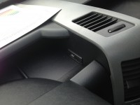 na endlich !!! ein USB Anschluß und eine 3,5mm Klinkenbuchse