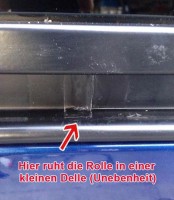 In der mittleren Führungsschiene eine kleine Klammer... nicht meine Idee.