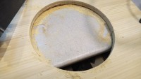 Jetzt kann endlich der Durchbruch mit dem 3mm-Zylinderfräser gefräst werden. Das Loch ist endlich da.