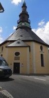 die in der Weihnachtszeit in vielen Häusern als Miniature stehende Kirche in Seiffen