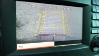 Viel zu nah am Heck des Fahrzeugs. Dazu nicht parallel zum Heck.