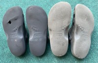 links: Hausschuhe, rechts Hofschuhe, beides vormals &quot;Arbeitsschuhe&quot;