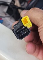 Kabel unter Beifahrersitz.jpg