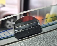 03_Magnetkontakt Thitronik Metallplatte Seitenscheibe unten normal.jpg