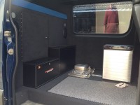 Dämmung und fast fertiger Ausbau mit allen drei Schränken/ Tritthilfe für Bett Hängeschrank über dem Küchenblock