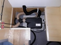 Die Heizung unter dem Bad